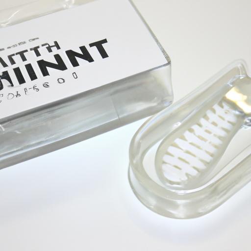 A 5 minute teeth whitening kit with whitening gel and mouth tray.